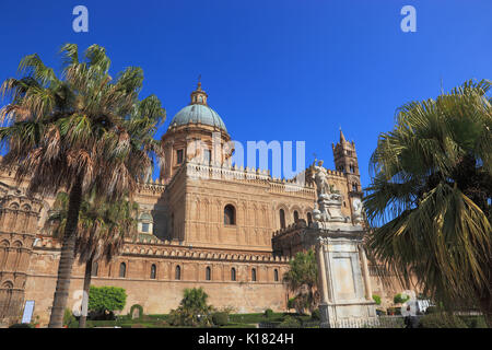 Sizilien, Palermo, der Kathedrale von Maria Santissima Assunta, die Statue von Santa Rosalia Infront, der Schutzpatronin von Palermo, UNESCO Stockfoto