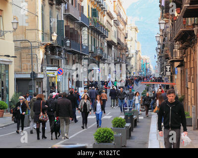 Sizilien, Fußgängerzone in der Altstadt von Palermo, Via Maqueda Stockfoto