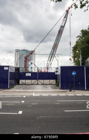 Tore am Eingang zum ehemaligen Messegelände Earls Court jetzt Teil von Sir Terry Farrell's Earls Court Masterplan Entwicklung Stockfoto