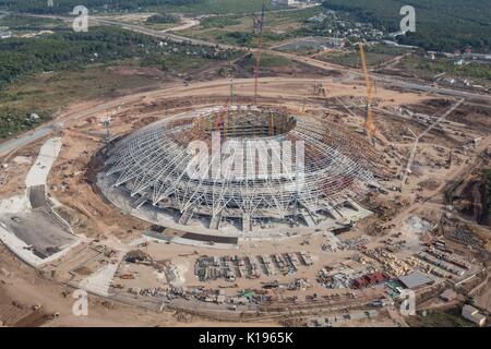 (170825) - SAMARA, Aug 25, 2017 (Xinhua) - Foto am 12.08.24, 2017 zeigt die Samara Arena, die 4 Gruppe während der FIFA WM 2018, in Samara, Russland host Stufen entspricht, und 1 Runde 16. Die Arena hat eine Kapazität von 44395 Personen. Nach Ansicht der Beamten, die Arena wird am 31. Dezember 2017 abgeschlossen sein. (Xinhua / Wu Zhuang) Stockfoto