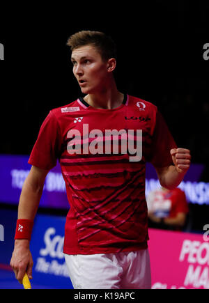 Glasgow, Großbritannien. 26 Aug, 2017. Viktor axelsen von Dänemark feiert nach den Herren singles im Halbfinale gegen Chen Lange von China bei BWF Badminton World Championships 2017 in Glasgow, Großbritannien, am 12.08.26., 2017. Credit: Han Yan/Xinhua/Alamy leben Nachrichten Stockfoto