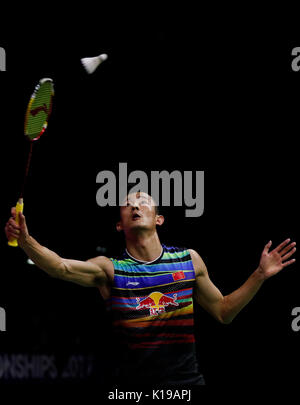 Glasgow, Großbritannien. 26 Aug, 2017. Chen Lange von China konkurriert bei der Men's Singles im Halbfinale gegen Viktor Axelsen Dänemarks bei BWF Badminton World Championships 2017 in Glasgow, Großbritannien, am 12.08.26., 2017. Credit: Han Yan/Xinhua/Alamy leben Nachrichten Stockfoto