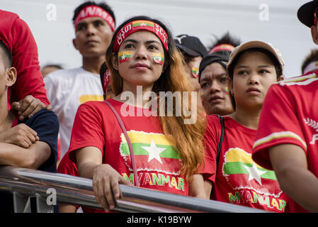 August 26, 2017 - Kuala Lumpur, Malaysia - Myanmar Anhänger reagieren, während der er Herren Fußball Halbfinale Spiel der 29. Südostasiatischen Spiele in Kuala Lumpur, Malaysia, am 26. August 2017 (Bild: © Chris Jung über ZUMA Draht) Stockfoto