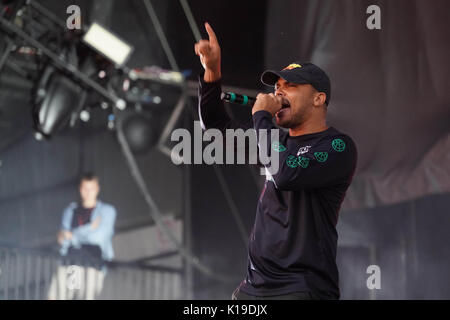 Major Lazer live auf der Hauptbühne am 2. Tag der 2017 Reading Festival. Foto Datum: Samstag, 26 August, 2017. Photo Credit: Roger Garfield/Alamy Stockfoto