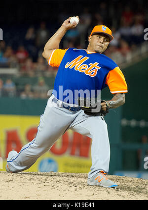 New York Mets Entlastung Krug AJ Ramos (44) Plätze im neunten Inning gegen die Washington Nationals an den Angehörigen Park in Washington, DC am Freitag, den 25. August 2017. Das Mets gewann das Spiel 4 - 2. Quelle: Sachs/Mediapunch (Einschränkung: Keine New York oder New Jersey Zeitungen oder Zeitschriften innerhalb eines 75-Meilen-Radius von New York City) Stockfoto