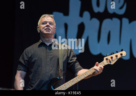 Belfast, Nordirland. 26/08/2017 - Punk Band "The Stranglers" spielen Custom House Square Stockfoto