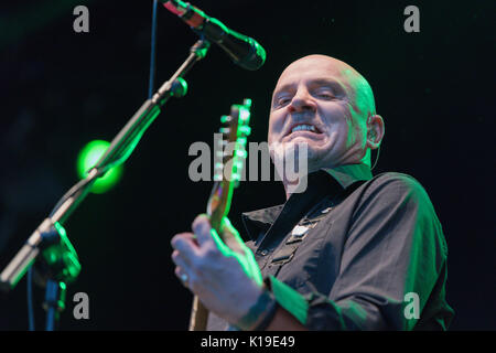 Belfast, Nordirland. 26/08/2017 - Punk Band "The Stranglers" spielen Custom House Square Stockfoto