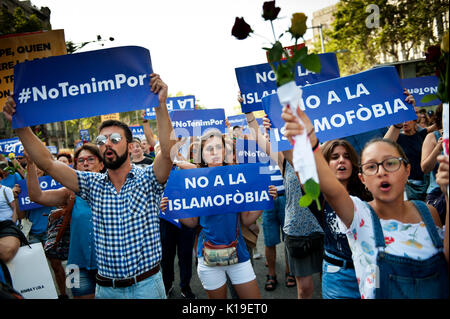 Barcelona, Spanien. 26 Aug, 2017. Personen Schildern mit der Aufschrift "Wir haben keine Angst" an einer Demonstration gegen den Terrorismus in Barcelona, Spanien, 26.08.2017. Credit: Lino De Vallier/Xinhua/Alamy leben Nachrichten Stockfoto