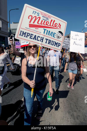 Los Angeles, Kalifornien, USA. 26 Aug, 2017. Menschen versammeln sich in der Innenstadt von Los Angeles der 97. Jahrestag der 19. Änderung, die den Frauen das Recht, im August 1920 zu gedenken. Credit: Brian Cahn/ZUMA Draht/Alamy leben Nachrichten Stockfoto