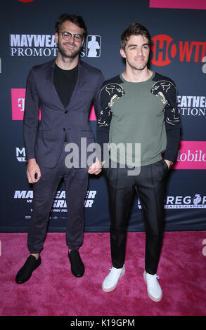 Las Vegas, NV, USA. 26 Aug, 2017. Die Chainsmokers. Mayweather vs McGregor vor dem Kampf VIP-Roter Teppich bei der T-Mobile Arena. Credit: Mjt/AdMedia Credit: Mjt/AdMedia/ZUMA Draht/Alamy leben Nachrichten Stockfoto