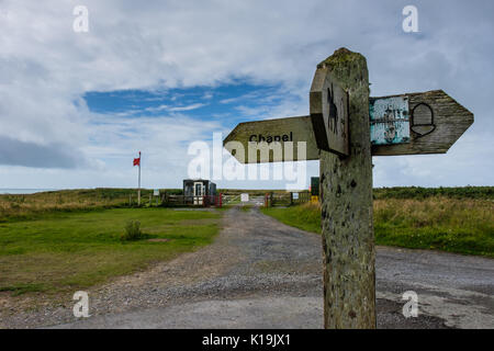 Die Pembrokeshire Coast Path an Castlemartin, in der Nähe von St. Govan's Chapel, Pembrokeshire, Wales Stockfoto