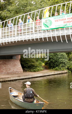 Newbury Wasserstraßen Festival 2017 Duck Race Stockfoto