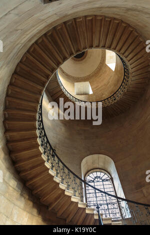 Die Dean's Staircase, St Paul's Cathedral, Wendeltreppe, berühmt gemacht als die Divination Stairwell in Szenen aus den Harry Potter Filmen, London UK Stockfoto