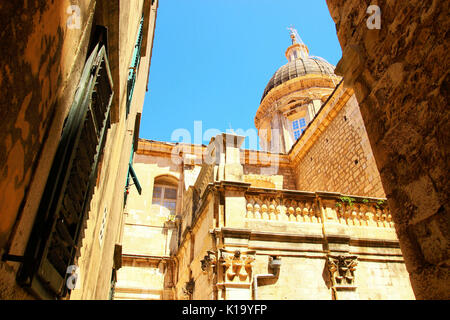Dubrovnik Kathedrale, Blick von der engen Straße Stockfoto