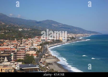 Sizilien, Ansicht von Taormina, an der Küste in Letojanni Stockfoto