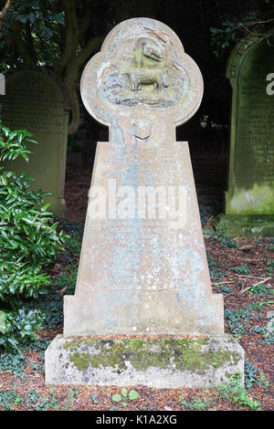 Vernachlässigt alte verwitterte Viktorianischen britischen Stein Grabsteine, Grabsteinen und Grabsteine auf einem Friedhof Gräberfeld England Großbritannien Stockfoto