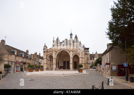 Vorhalle, die Notre Dame de Beaune, Burgund, Frankreich. Stockfoto