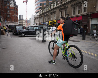 Ubereats, Uber isst Essen Zyklus Lieferung Kurier London Stockfoto