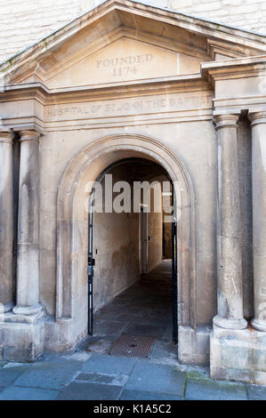 Eingang Krankenhaus St. Johannes Baptist und die Kapelle des Hl. Michael innerhalb der Mauern, St Johns Stiftung, Bath, England, Großbritannien Stockfoto