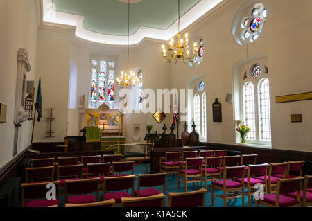 Innenraum der Kapelle von St. Michael innerhalb der Mauern, St Johns Stiftung, Bath, England, Großbritannien Stockfoto