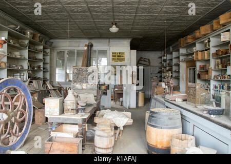 Innenraum von Boone Store und Lager General Store in Bodie State Historic Park, Stockfoto