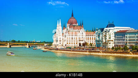 Beeindruckende Budapest über Donau, Blick, mit dem Parlament, Ungarn. Stockfoto