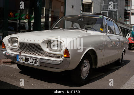 Reutlingen, Deutschland - 20. August 2017: 1962 Ford Taunus 17m p3 oldtimer Auto an der Reutlinger oldtimertag Veranstaltung in Reutlingen, Deutschland. Stockfoto