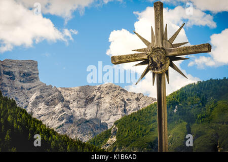 Berg Kruzifix Stockfoto