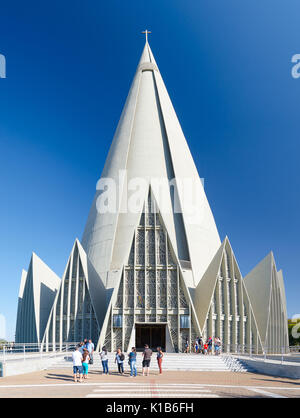 Maringa, Brasilien - 23. Juli 2017: Vorderansicht des Catedral Basilica Menor Nossa Senhora da Gloria in Maringa Stadt. Eine Kirche, Symbol der Stadt konstruieren Stockfoto