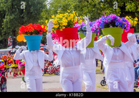 Kaleidoskop auf Parade, Tänzer, PNE, Vancouver, British Columbia, Kanada. Stockfoto