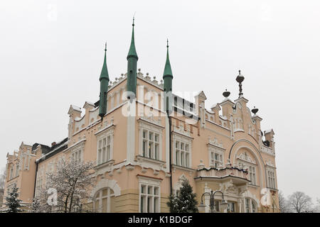 Elemente der historischen Gebäude in der Formeln der Art Nouveau Architektur im Winter zum Ausdruck. Rzeszow, Polen. Stockfoto