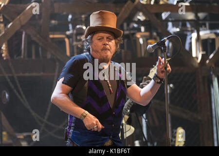 Der italienische Sänger Zucchero führt während eines Konzertes der Universal Music Festival am Teatro Real bietet: Zucchero Wo: Madrid, Spanien Wann: 25 Aug 2017 Quelle: Oscar Gonzalez/WENN.com Stockfoto