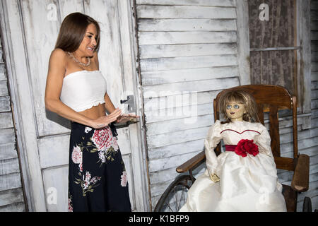 Prominente erhalten Aufzustylen für eine Nacht des Schreckens im 'Annabelle: Schöpfung' Haunted house Erfahrung den Kinostart von "Annabelle: Schöpfung' am 11. August 2017 zu fördern. Die Erfahrung führt alle Woche für Mitglieder der öffentlichkeit Mit: Nikki Graham Wo: London, Großbritannien Wann: 25 Jun 2017 Credit: Tom Nicholson/PinPep/WANN Stockfoto