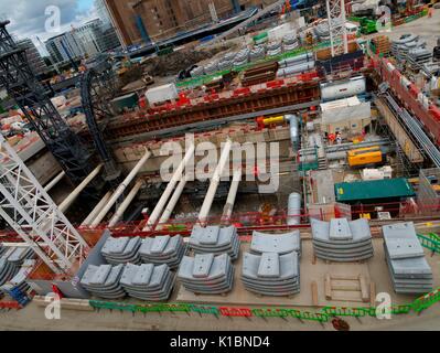 London, Großbritannien, 7. Juli 2017: U-Bahn-Station Bau Stockfoto