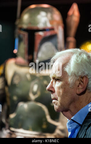 Jeremy Bulloch, die legendären Star Wars™ Figur Boba Fett gespielt besucht STAR WARS Identitäten: Die Ausstellung in der O2, London, UK bietet: Jeremy Bulloch Wo: London, England, Großbritannien Wann: 26 Aug 2017 Quelle: Wheatley/WANN Stockfoto