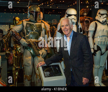 Jeremy Bulloch, die legendären Star Wars™ Figur Boba Fett gespielt besucht STAR WARS Identitäten: Die Ausstellung in der O2, London, UK bietet: Jeremy Bulloch Wo: London, England, Großbritannien Wann: 26 Aug 2017 Quelle: Wheatley/WANN Stockfoto