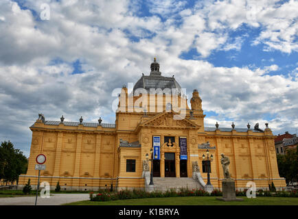 ZAGREB, KROATIEN - 14. Juli 2017. Historisches Art Pavilion Museum Gebäude in Tomislava Square, Zagreb. Stockfoto