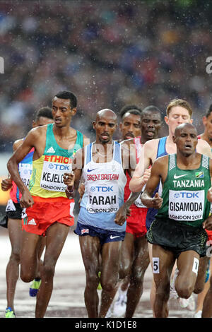 Yomif KEJELCHA (Äthiopien), Mo Farah (Großbritannien), Emmanuel Giniki GISAMODA (Tansania) konkurrieren in der Männer 5000 m Wärme 1 am 2017, Leichtathletik-WM, Queen Elizabeth Olympic Park, Stratford, London, UK. Stockfoto