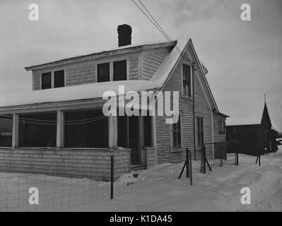 Verschneite Bauernhaus, das zu einem Landwirt arbeiten mit der Farm Security Administration (FSA) als Teil ihrer Rehabilitation, Lancaster, New Hampshire, 1936. Von der New York Public Library. Stockfoto