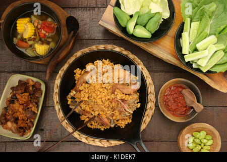 Ayam Goreng Kremes, den beliebten Fried Chicken Gericht aus Yogyakarta Stockfoto