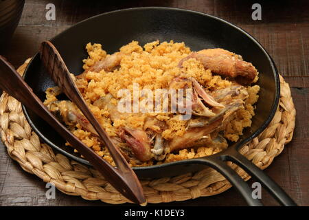 Ayam Goreng Kremes, den beliebten Fried Chicken Gericht aus Yogyakarta Stockfoto