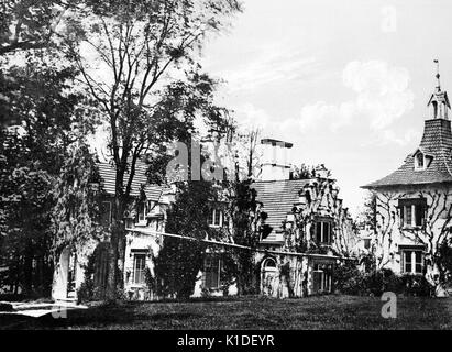 Äußere Foto von Washington Irvings Residence, genannt Sunnyside, in ausgedehnten Rebflächen in einer ländlichen Umgebung, in Tarrytown, New York, 1860. Von der New York Public Library. Stockfoto