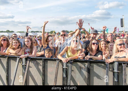 Masse an Carfest South Overton, Hampshire England 25 August 2017 Carfest Süden Credit Jim Houlbrook/Alamy Stockfoto