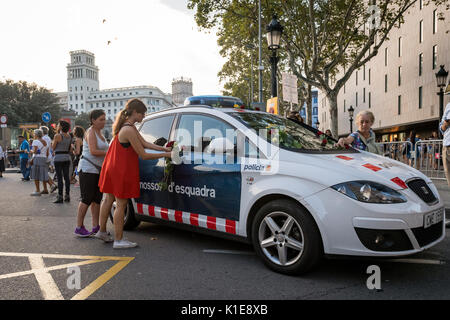 Barcelona, Spanien. 26 Aug, 2017. Eine Rallye wird in Barcelona, eine Woche nach den Terroranschlägen, die die Stadt erschüttert. Die heutige Veranstaltung ist die Solidarität mit den Opfern des Angriffs zu zeigen. Credit: Fabrizio Cortesi/Alamy leben Nachrichten Stockfoto