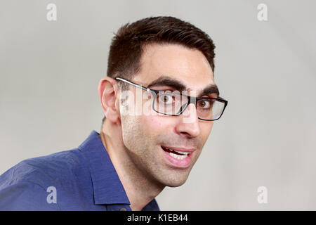 Edinburgh, Schottland, Großbritannien. 27 Aug, 2017. Tag 16 Edinburgh International Book Festival. Im Bild: Sav Akyuz, Illustrator Buch Kinder. Credit: Pako Mera/Alamy leben Nachrichten Stockfoto