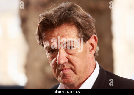 Edinburgh, Schottland, Großbritannien. 27 Aug, 2017. Tag 16 Edinburgh International Book Festival. Bild: Robert McCrum, englischer Schriftsteller und Herausgeber Credit: Pako Mera/Alamy leben Nachrichten Stockfoto