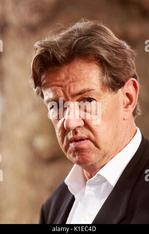 Edinburgh, Schottland, Großbritannien. 27 Aug, 2017. Tag 16 Edinburgh International Book Festival. Bild: Robert McCrum, englischer Schriftsteller und Herausgeber Credit: Pako Mera/Alamy leben Nachrichten Stockfoto