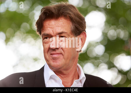 Edinburgh, Schottland, Großbritannien. 27 Aug, 2017. Tag 16 Edinburgh International Book Festival. Bild: Robert McCrum, englischer Schriftsteller und Herausgeber Credit: Pako Mera/Alamy leben Nachrichten Stockfoto