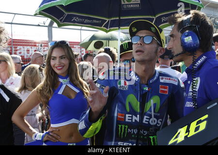 Silverstone, Großbritannien. 27 Aug, 2017. Valentino Rossi bereitet sich auf den Start der OCTO britischen MotoGP mit seiner Yamaha Team. Credit: Motofoto/Alamy leben Nachrichten Stockfoto