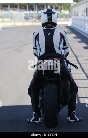 Silverstone, Großbritannien. 27 Aug, 2017. Ein Blick auf den Start vor allen die Aktion passiert! Während der OCTO britischen MotoGP Credit: Motofoto/Alamy leben Nachrichten Stockfoto